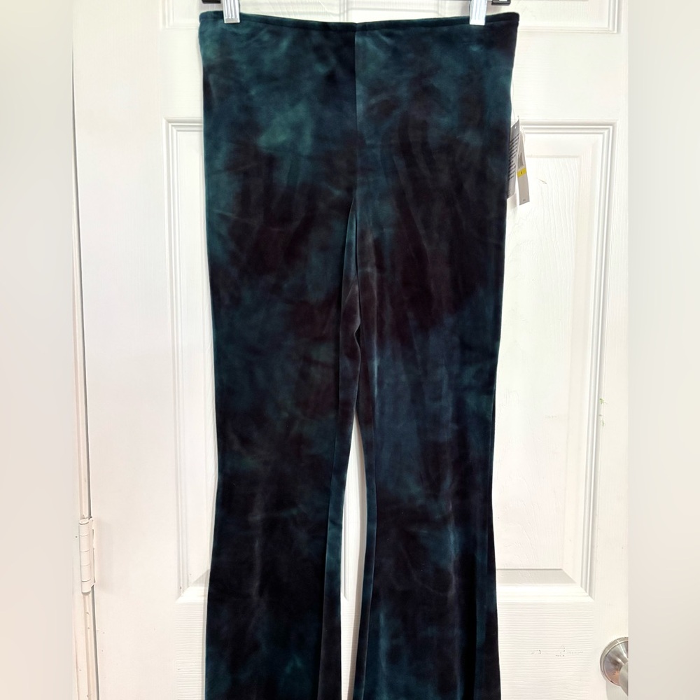 🌺Jessica Simpson Black and Green Tie Dye REESE Flare Velvet pants - Picture 3 of 7